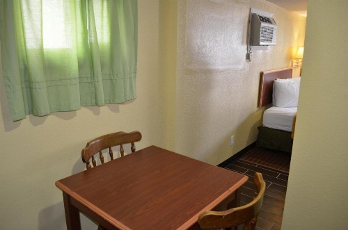 Budget Inn Williamsville image 15