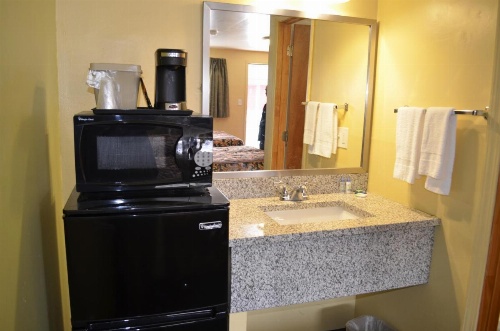 Budget Inn Williamsville image 19