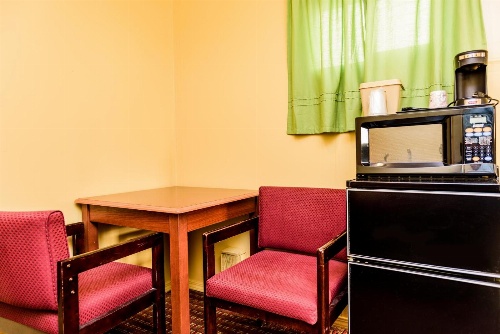 Budget Inn Williamsville image 2