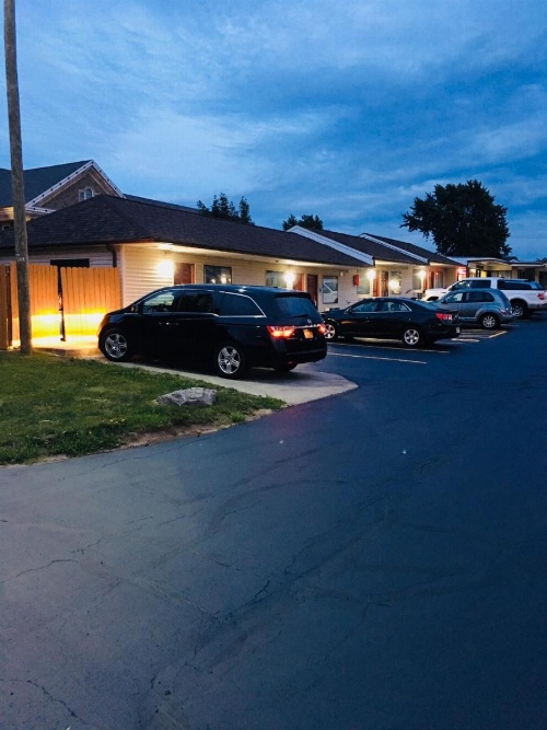 Budget Inn Williamsville image 27