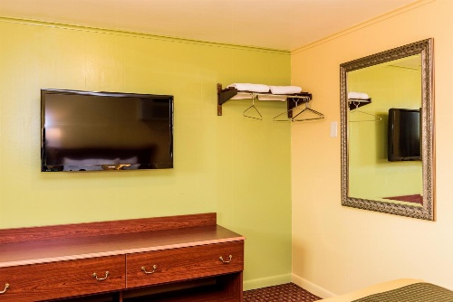 Budget Inn Williamsville image 3