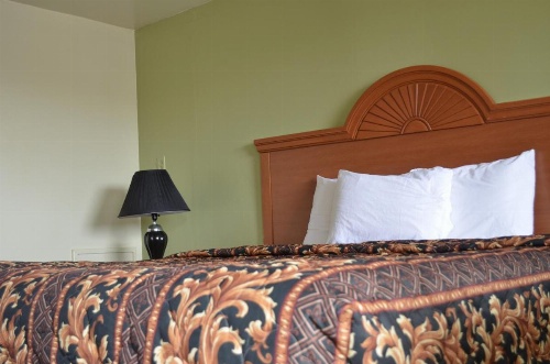 Budget Inn Williamsville image 44