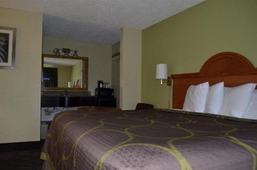 Budget Inn Williamsville image 45