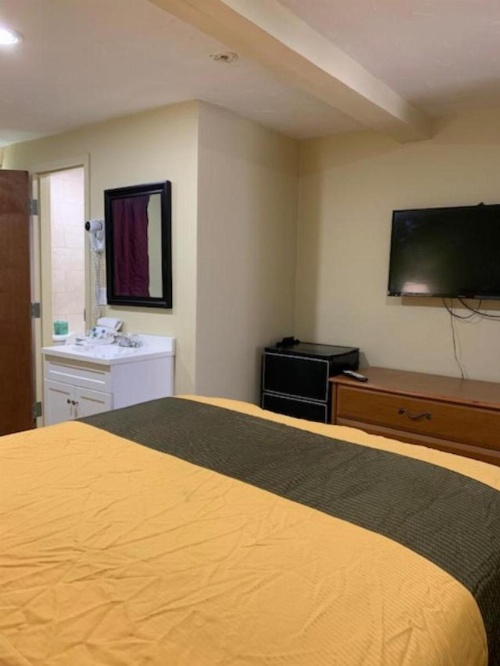 Budget Inn Williamsville image 48