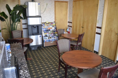 Budget Inn Williamsville image 6